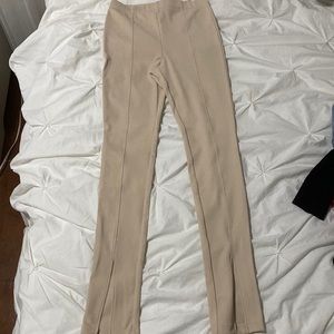 Flare beige leggings.